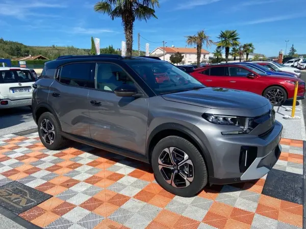 Citroën C3 AIRCROSS Hybride 145 e-DCS6 MAX Toit Noir 7 PLACES - Photo 3