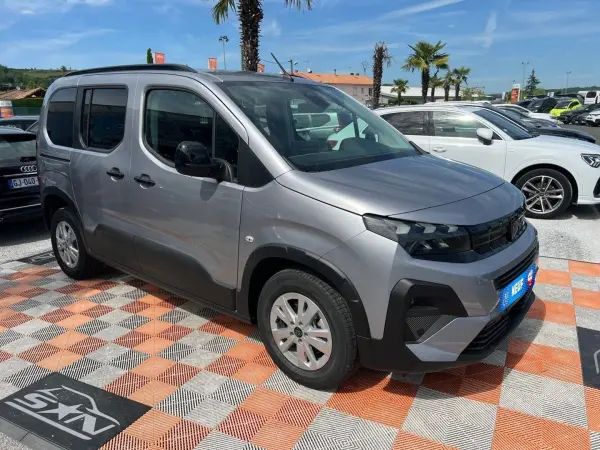 Peugeot RIFTER BlueHDi 130 EAT8 ALLURE PACK STYLE GPS ADML Chargeur Caméra JA 16" N-1 - Photo 3