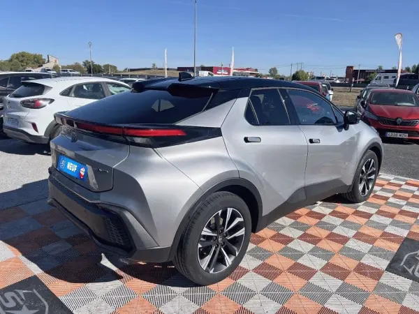 Toyota C-HR Hybrid 140 e-CVT GRAPHIC GPS Hayon Caméra JA 18" Bi-Ton - Photo 5