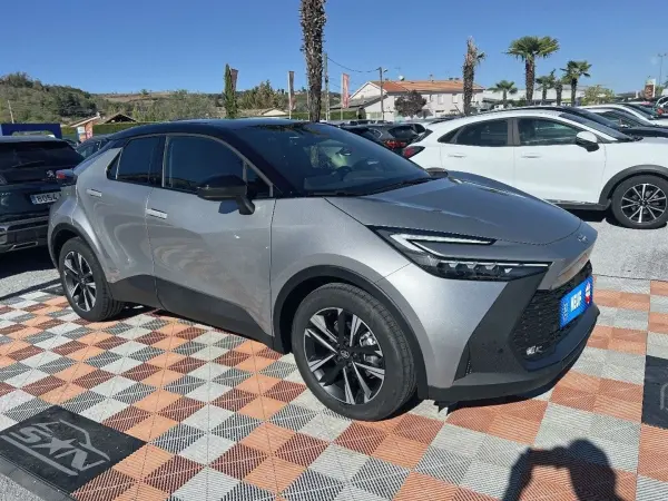 Toyota C-HR Hybrid 140 e-CVT GRAPHIC GPS Hayon Caméra JA 18" Bi-Ton - Photo 3